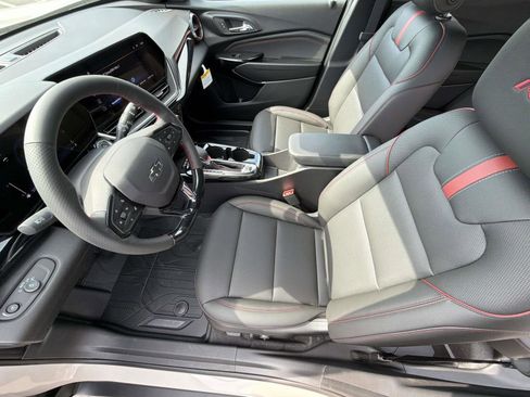 New 2026 Chevrolet Trax RS w/ Sunroof Package FWD image 3