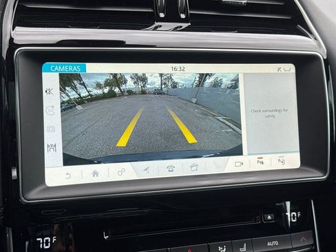 Used 2018 Jaguar XE S RWD image 19