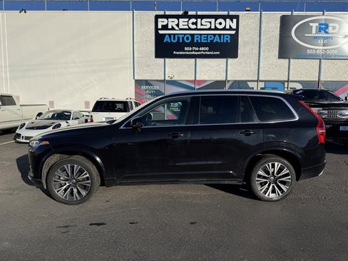 Used 2021 Volvo XC90 T6 Momentum image 2