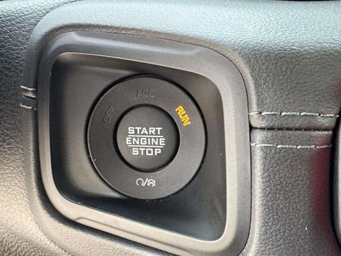 Used 2024 Jeep Wrangler Unlimited Rubicon AWD/4WD image 9
