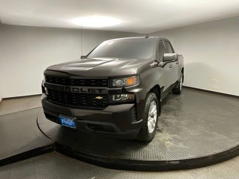 Used 2019 Chevrolet Silverado 1500 Custom w/ Custom Value Package image 3