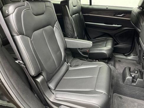 Used 2024 Jeep Grand Cherokee L Limited w/ Luxury Tech Group II AWD/4WD image 24