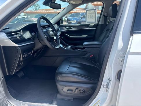 Used 2023 Jeep Grand Cherokee Limited AWD/4WD image 15