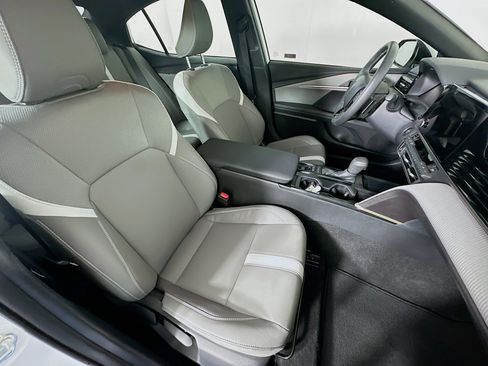 Used 2025 Toyota Camry SE FWD image 31