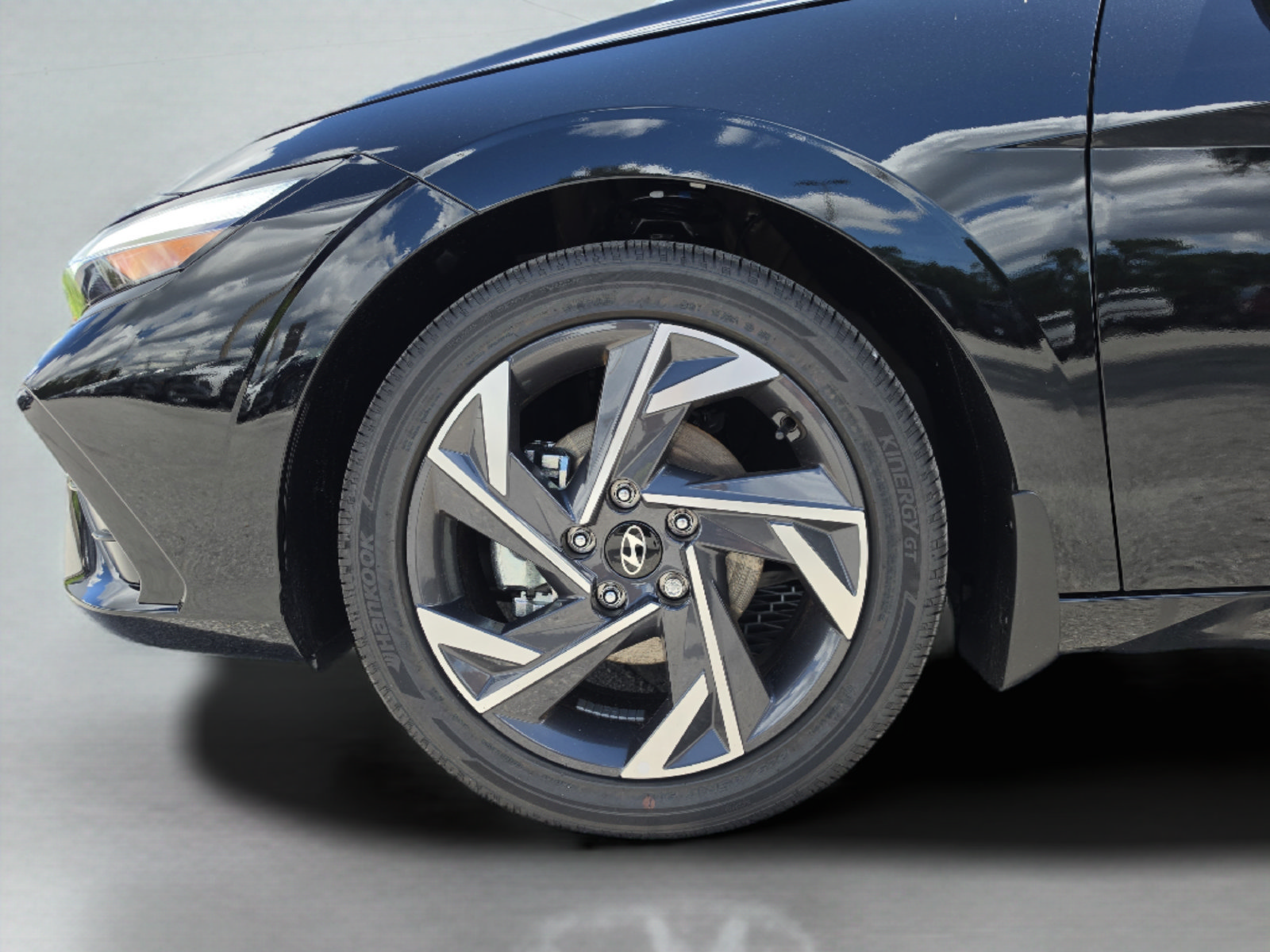 New 2026 Hyundai Elantra Limited FWD image 39