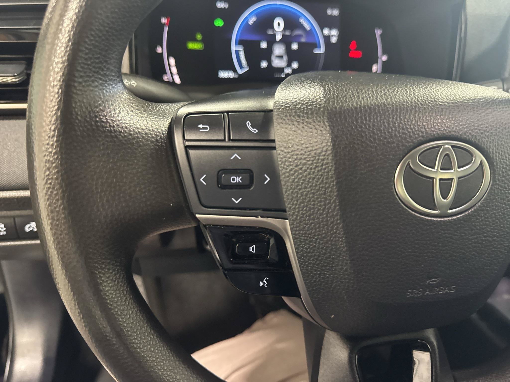 Used 2025 Toyota Camry LE FWD image 14