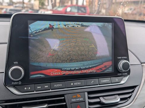 Used 2024 Nissan Altima 2.5 SV image 13