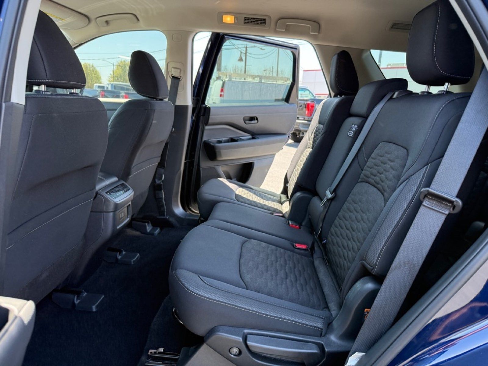 Used 2025 Nissan Pathfinder SV FWD image 26