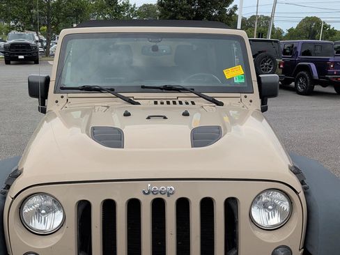 Used 2016 Jeep Wrangler Unlimited Rubicon AWD/4WD image 9