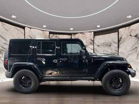 Used 2014 Jeep Wrangler Unlimited Sahara w/ Connectivity Group AWD/4WD image 10