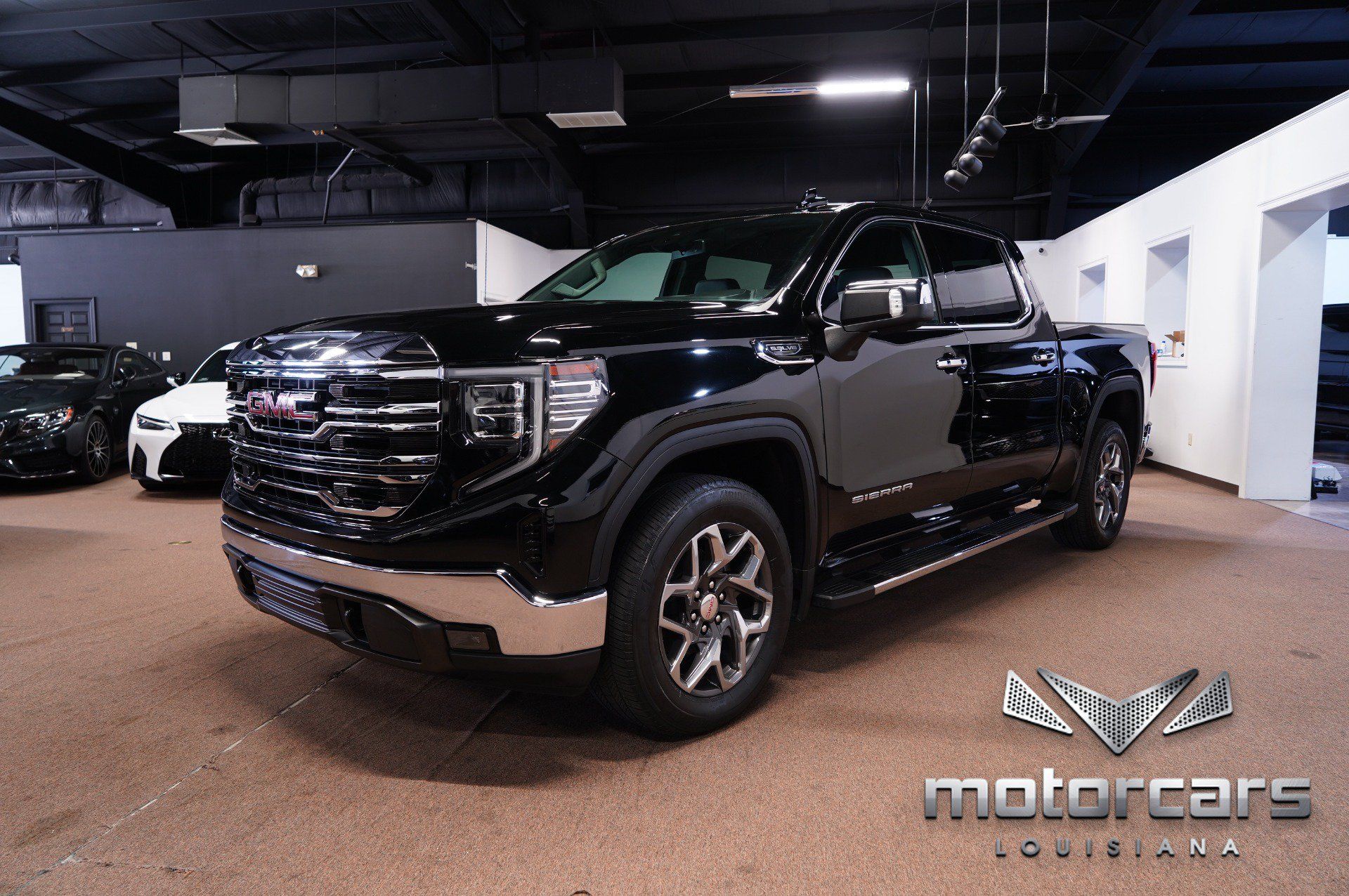 Used 2023 GMC Sierra 1500 SLT w/ SLT Premium Package RWD image 3