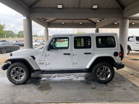 Used 2022 Jeep Wrangler Unlimited Sahara w/ Cold Weather Group AWD/4WD image 4
