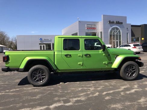 New 2026 Jeep Gladiator Sport image 14