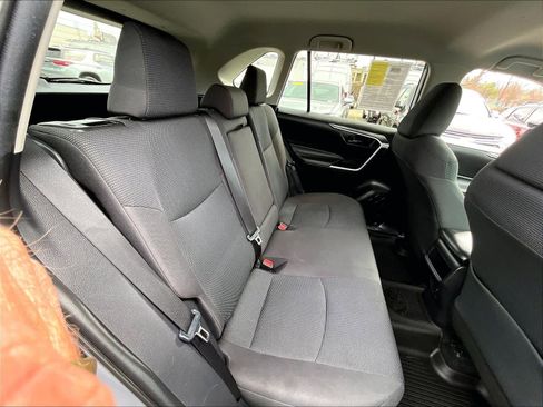 Used 2021 Toyota RAV4 LE image 16