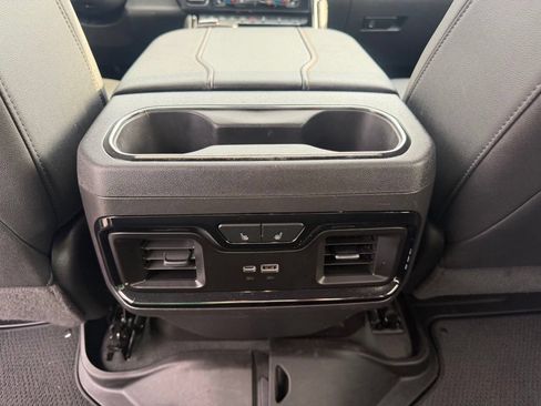 Used 2024 GMC Sierra 1500 AT4 w/ Technology Package AWD/4WD image 26