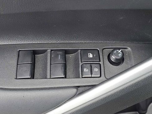 Used 2026 Toyota Corolla Cross LE AWD/4WD image 22