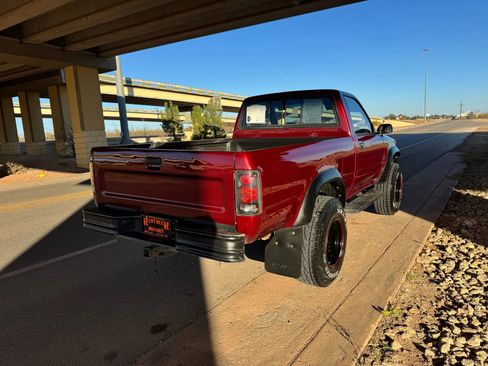 Used 1989 Toyota Pickup Deluxe image 3