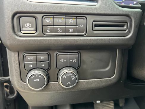Used 2022 Chevrolet Tahoe Z71 w/ Luxury Package AWD/4WD image 27