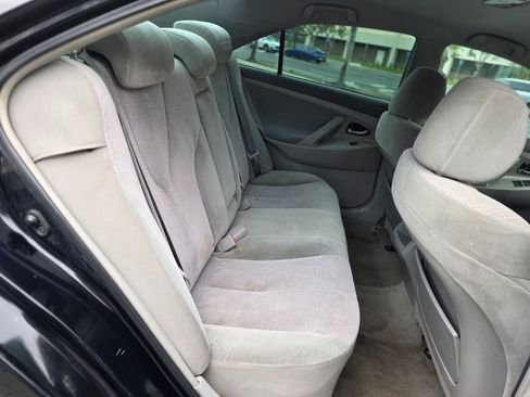 Used 2010 Toyota Camry LE FWD image 18