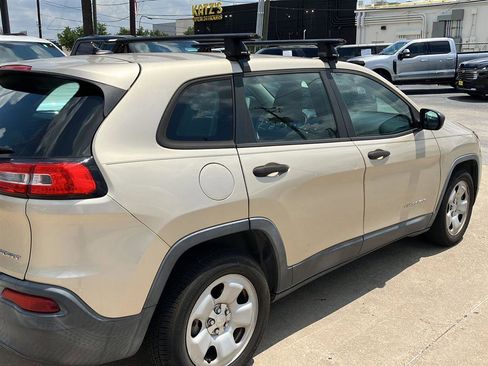 Used 2014 Jeep Cherokee Sport FWD image 5