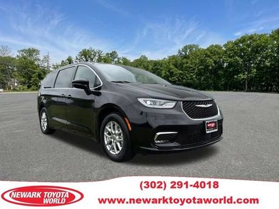 Used 2024 Chrysler Pacifica Touring-L