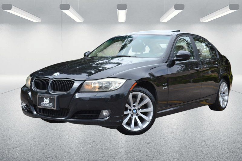 Used 2011 BMW 328i xDrive Sedan AWD/4WD image 2