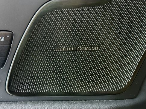 Certified 2023 Volvo XC60 B5 Ultimate w/ Climate Package image 19