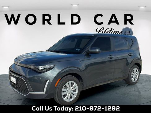 Used 2025 Kia Soul LX FWD image 3