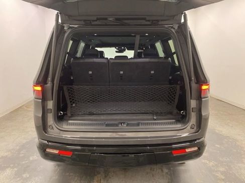 Used 2023 Jeep Wagoneer Series II AWD/4WD image 36