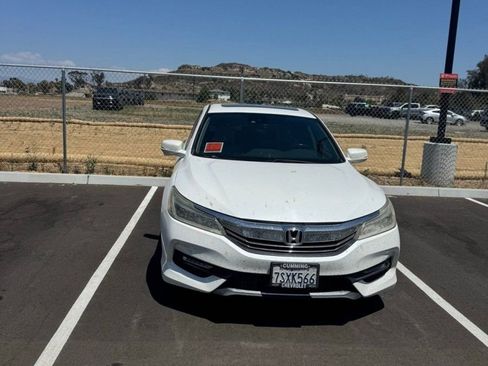 Used 2016 Honda Accord Touring image 2