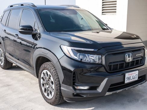 Used 2024 Honda Passport TrailSport image 3