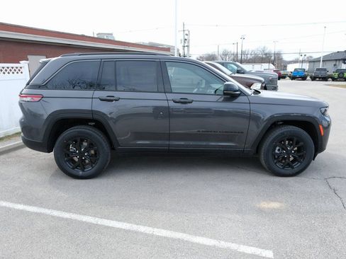 New 2026 Jeep Grand Cherokee Altitude AWD/4WD image 2