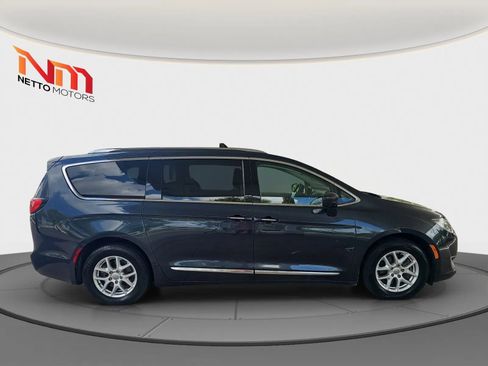 Used 2020 Chrysler Pacifica Touring-L w/ Advanced Safetytec Group image 6