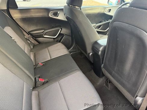 Used 2022 Kia Soul LX image 11
