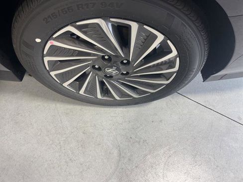 New 2025 Hyundai Sonata Limited image 32