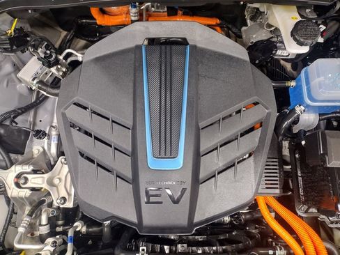 Certified 2023 Hyundai Kona Limited w/ Cargo Package image 5