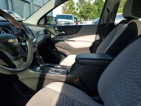 Used 2020 Chevrolet Equinox LS FWD image 17