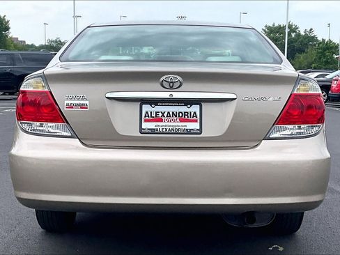 Used 2005 Toyota Camry LE FWD image 4