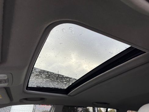 Used 2005 Toyota Highlander Limited image 16