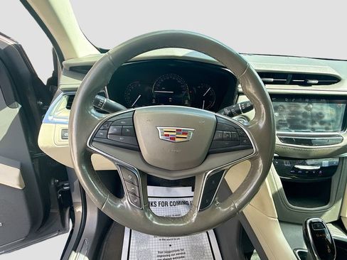 Used 2018 Cadillac XT5 Luxury w/ Driver Awareness Package AWD/4WD image 12