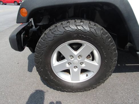Used 2014 Jeep Wrangler Unlimited Sport w/ Quick Order Package 24S AWD/4WD image 13