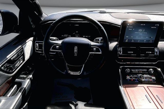 Used 2019 Lincoln Navigator Reserve AWD/4WD image 8