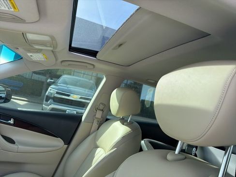 Used 2016 INFINITI QX50 2WD w/ Premium Plus Package image 7