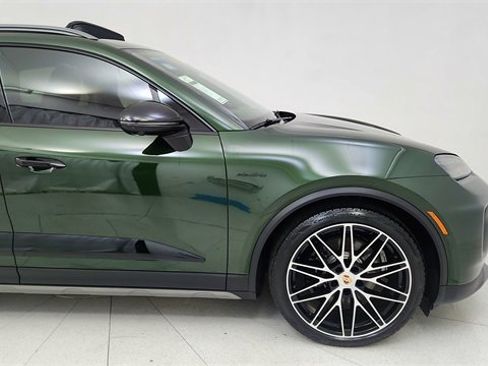 Used 2025 Porsche Macan 4S Electric image 8