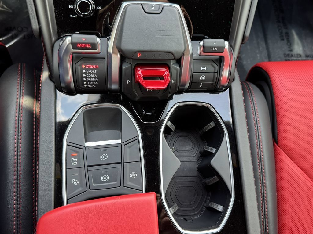 Used 2022 Lamborghini Urus AWD/4WD image 32
