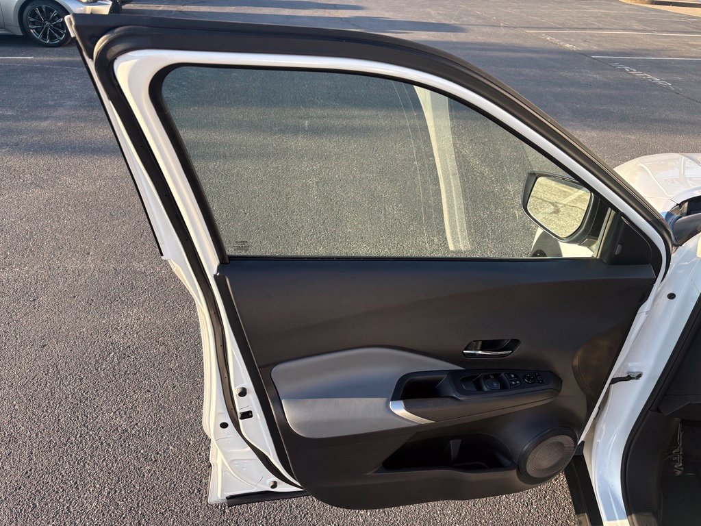 Used 2023 Nissan Kicks SR w/ SR Premium Package FWD image 28