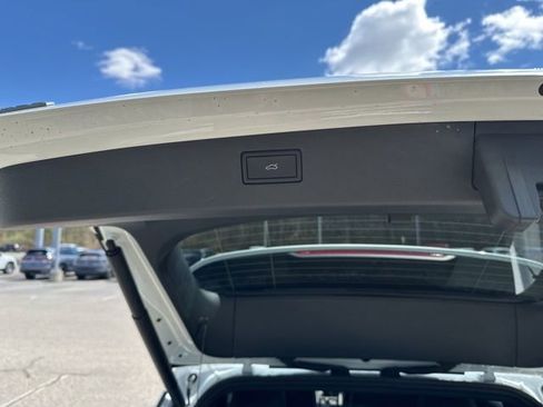 New 2026 Volkswagen Tiguan SEL R-Line AWD/4WD image 9