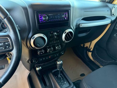 Used 2013 Jeep Wrangler Unlimited Sahara w/ Connectivity Group AWD/4WD image 24