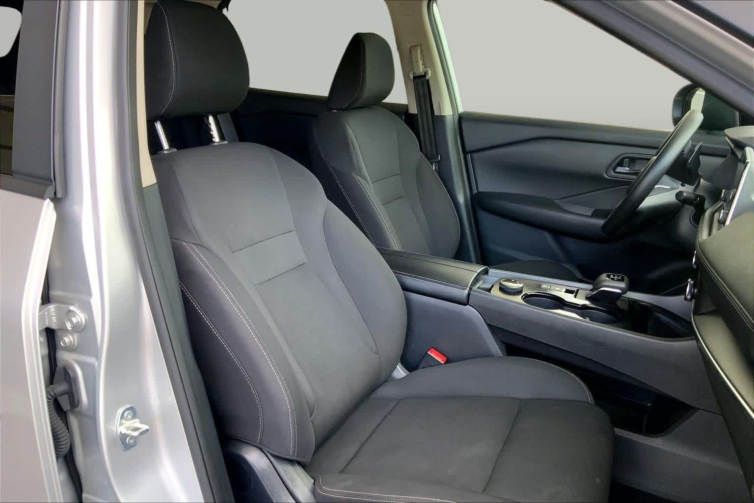 Used 2024 Nissan Rogue S AWD/4WD image 9