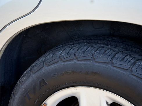 Used 2007 Toyota RAV4 4WD image 8